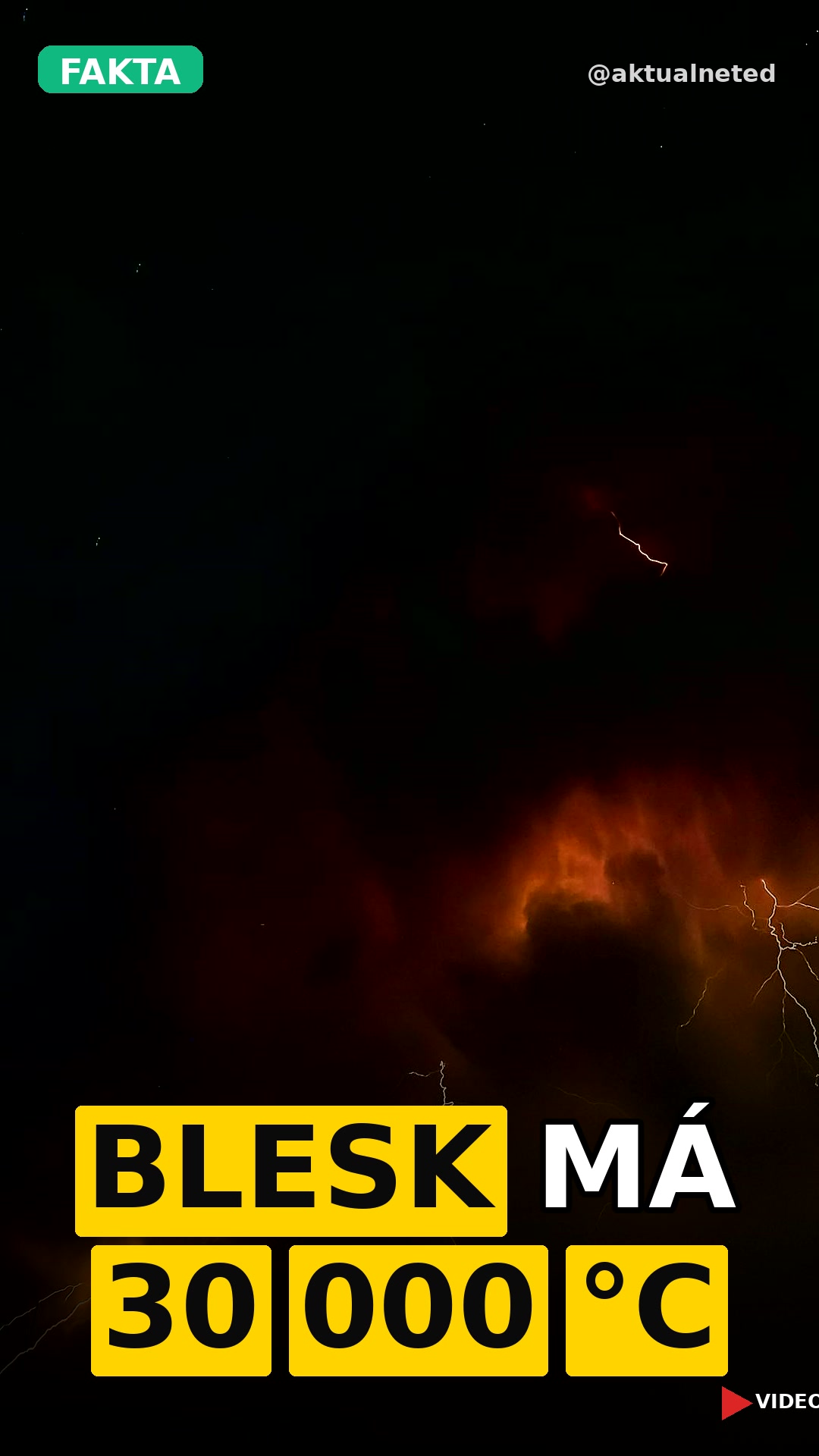 BLESK MÁ 30 000 °C
